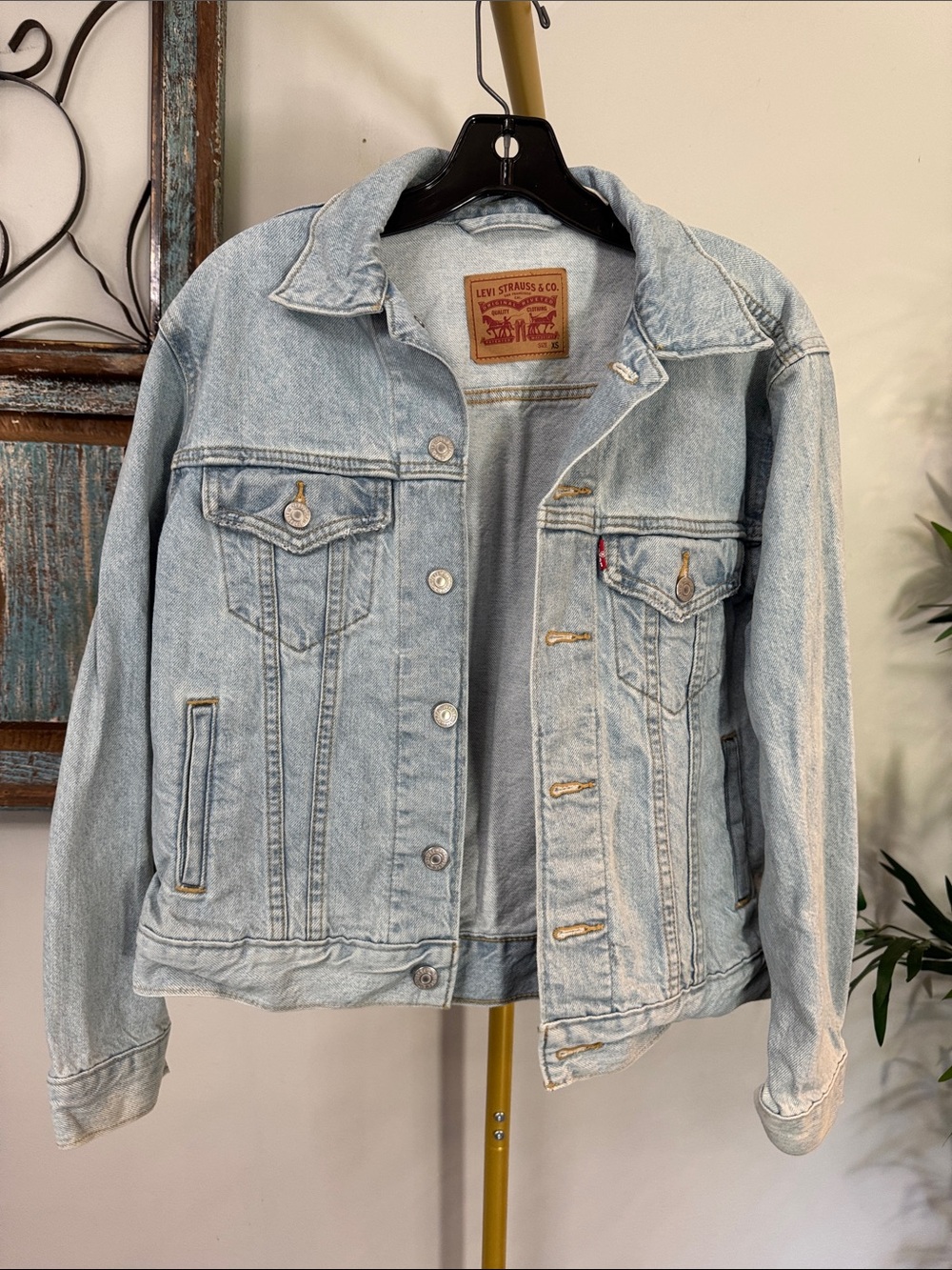 Levi's cotton Light Wash Denim Trucker Jacket - Women's